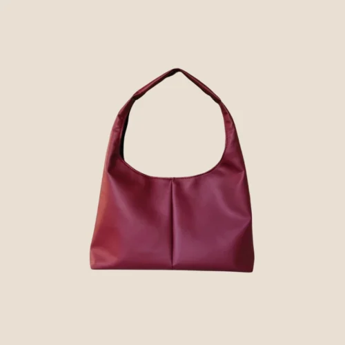 Bordowa torebka Hobo - ręcznie robiona, minimalistyczna i praktyczna